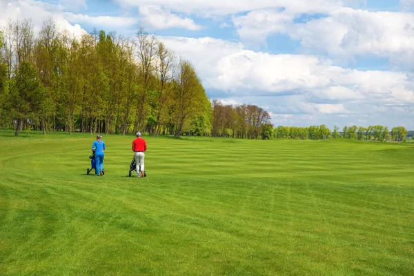 Hombre y mujer en el golf — Foto de Stock