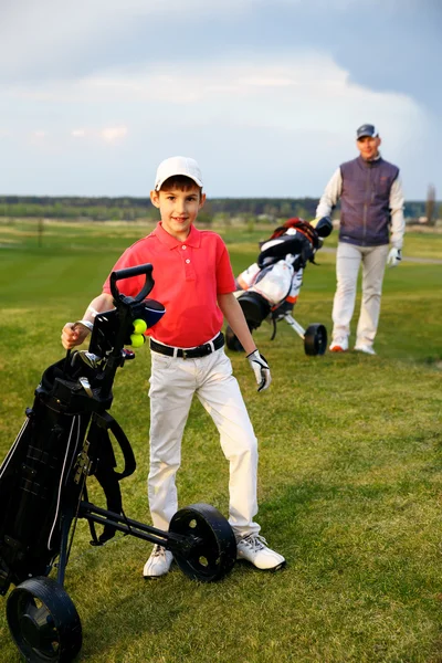 Vader en zoon in golf — Stockfoto