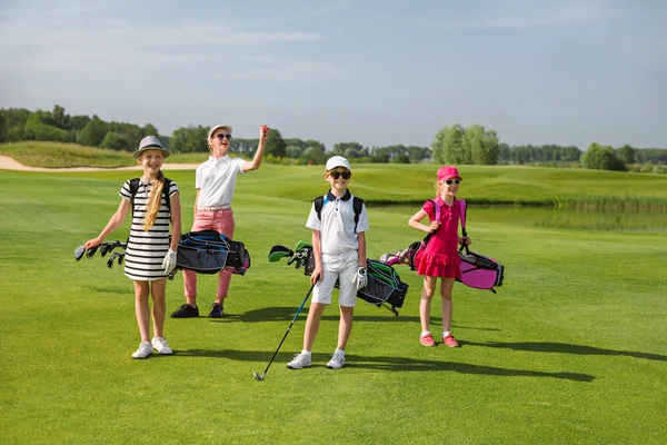 Escuela de golf para niños — Foto de Stock