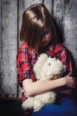 Depresyonda çocuk oyuncağı ile...