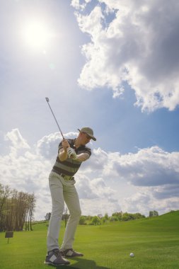 erkek golf oyuncusu