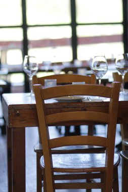 Restoranda boş masalar. Kimse yok. Kimse yok. Kimse yok.