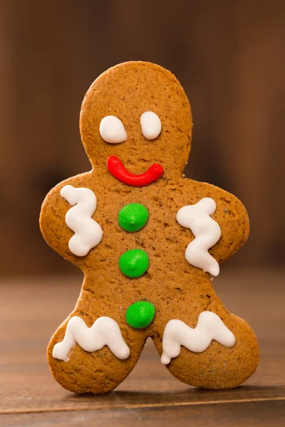 Vakantie kerstkoekjes. chip cookies op rustieke houten tafel. vakantie taart. vakantie koekje. Koekjes. Gestapeld chocoladeschilferkoekjes op papieren servet — Stockfoto