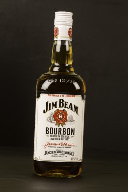 Okuma Moldova 8 Nisan 2016. Jim Beam, Beam Inc. tarafından Clermont, Kentucky'de üretilen, dünyanın en çok satan burbon markalarından biridir..