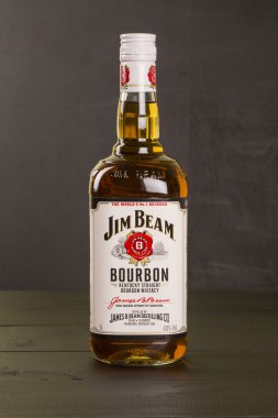 Okuma Moldova 8 Nisan 2016. Jim Beam, Beam Inc. tarafından Clermont, Kentucky'de üretilen, dünyanın en çok satan burbon markalarından biridir..