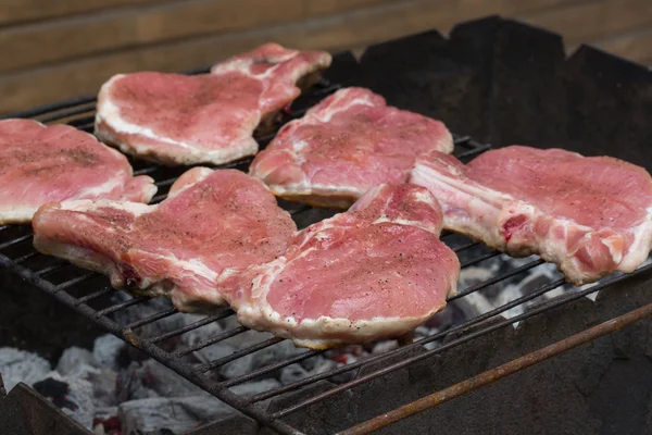 Grillen Steaks Vlammende Grill Schot Met Selectieve Focus — Stockfoto