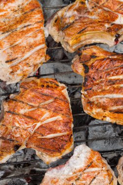 Izgara dana biftek ızgara. alevli ızgara ve seçici odak ile atış ızgara biftek