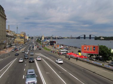 Kyiv Ukrayna başkenti. Ukrayna 'nın antik şehirleri. Şehir meydanı ve meydanlar. Ukrayna şehirleri. Dinyeper 'ın sol yakası. Ukrayna 'nın başkentinde. 