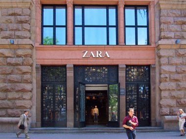 Kyiv Ukrayna başkenti. Ukrayna 'nın antik şehirleri. Şehir meydanı ve meydanlar. Ukrayna şehirleri. Dinyeper 'ın sol yakası. Ukrayna 'nın başkentinde. 