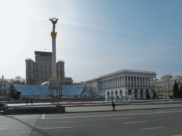 乌克兰首都基辅 乌克兰的古代城市 城市街道和广场 乌克兰城市 第聂伯河左岸在乌克兰首都 — 图库照片