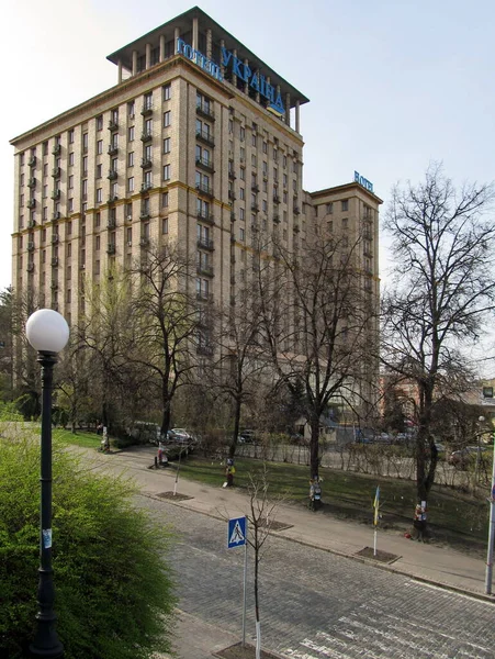 Kyiv Ukrayna başkenti. Ukrayna 'nın antik şehirleri. Şehir meydanı ve meydanlar. Ukrayna şehirleri. Dinyeper 'ın sol yakası. Ukrayna 'nın başkentinde. 