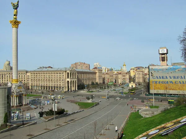 乌克兰首都基辅 乌克兰的古代城市 城市街道和广场 乌克兰城市 第聂伯河左岸在乌克兰首都 — 图库照片