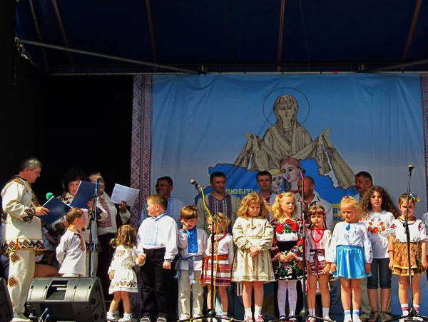 Bir lütuf varsa oradayım. Ternopil festivali ve konserler. 2013 'teki kutsal müzik festivali. Önce bir şarkı vardı..
