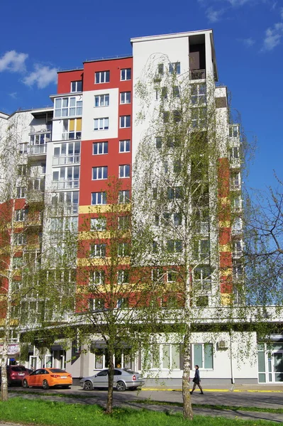 Ternopil Nuevos Edificios Pinturas Primavera Las Calles Ciudad Soleado Día —  Fotos de Stock