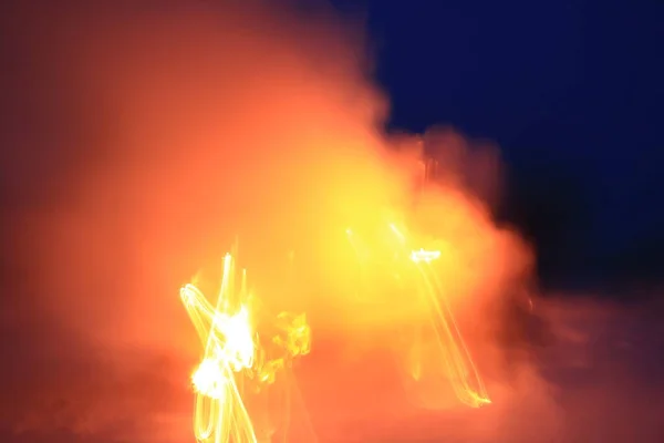 Chama Fogo Elementos Natureza Serviço Homem Queima Madeira Seca Palha — Fotografia de Stock