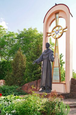  Near the eternal fire. Commemorative stone sculptures. Monument to the Evangelist.  Monument to the Unknown Evangelist. 