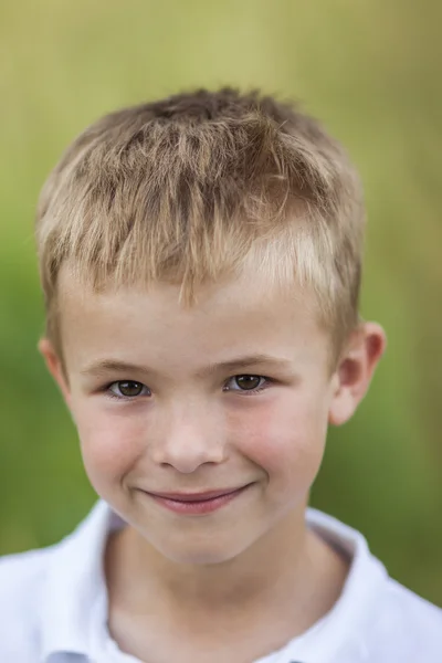 Portrait of a little smiling boy with golden blonde straw hair i — Stock Photo, Image
