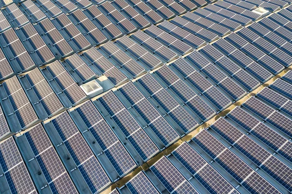 Veduta Aerea Molti Pannelli Solari Fotovoltaici Fotografici Montati Sul Tetto — Foto Stock