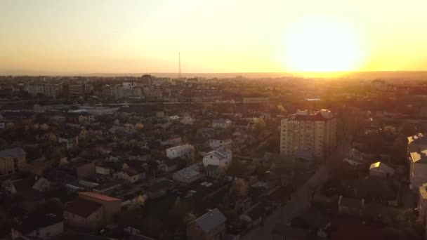 Вид Повітря Житлових Будинків Місті Заході Сонця — стокове відео