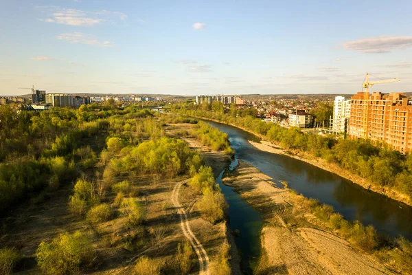 Vue Aérienne Grands Immeubles Résidentiels Construction Rivière Bystrytsia Dans Ville — Photo