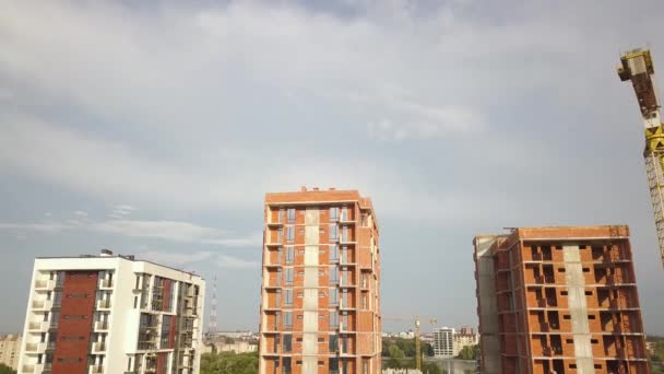 Nşaat Halindeki Uzun Apartmanların Havadan Görünüşü Gayrimenkul Geliştirme — Stok video