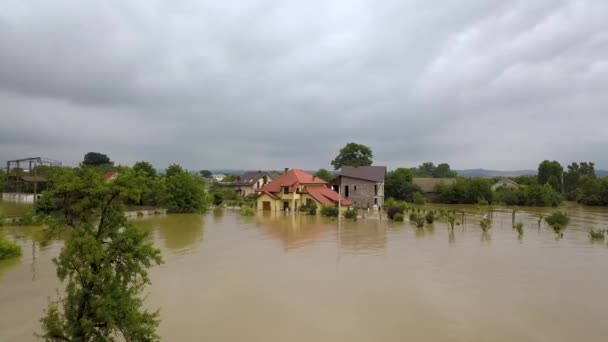 Flygfoto Översvämmade Hus Med Smutsigt Vatten Floden Dnister Halych Stad — Stockvideo