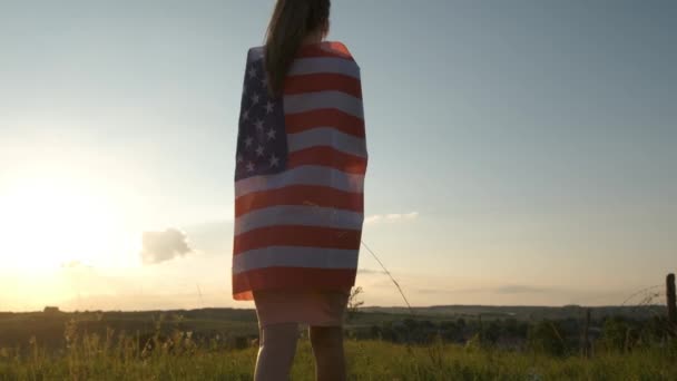 Young Woman Posing Usa National Flag Outdoors Sunset — Αρχείο Βίντεο