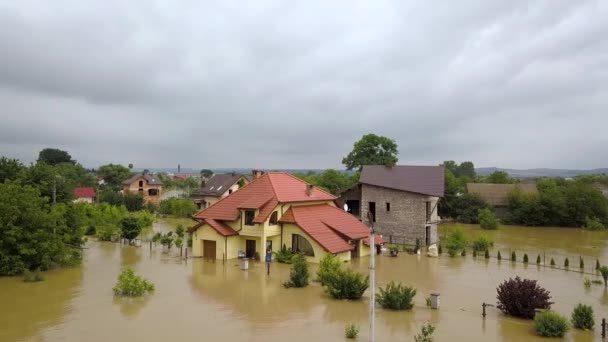 Pemandangan Udara Dari Rumah Rumah Yang Banjir Dengan Air Kotor — Stok Video