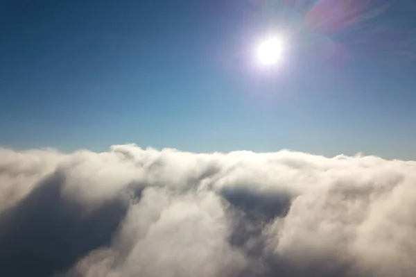 Vista Aérea Desde Arriba Nubes Blancas Hinchadas Día Soleado Brillante —  Fotos de Stock