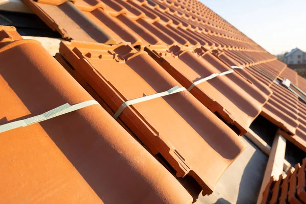 Empilements Tuiles Toiture Céramique Jaune Pour Couvrir Toit Bâtiment Résidentiel — Photo