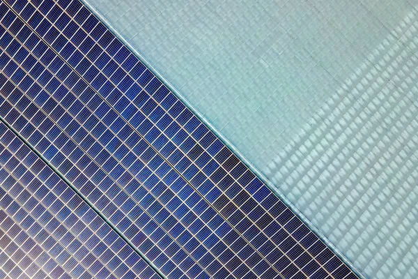 Αεροφωτογραφία Της Επιφάνειας Των Μπλε Φωτοβολταϊκών Ηλιακών Συλλεκτών Τοποθετείται Στην — Φωτογραφία Αρχείου