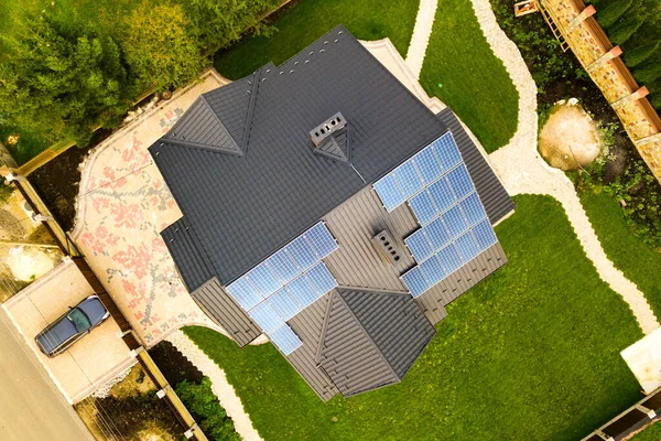 Vista Aerea Una Casa Privata Con Pannelli Fotovoltaici Solari Produzione — Foto Stock