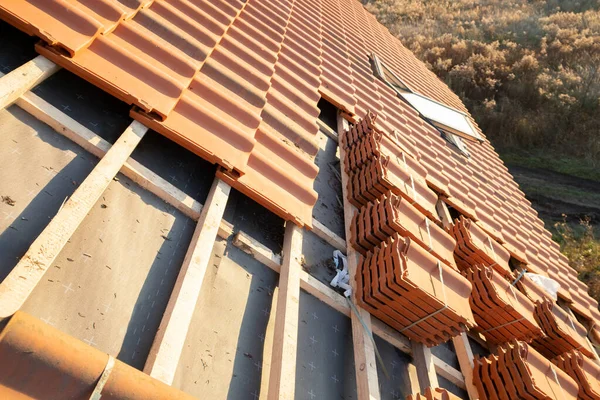 Stapel Gelber Keramik Dachziegel Zur Abdeckung Von Wohnhausdächern Bau — Stockfoto