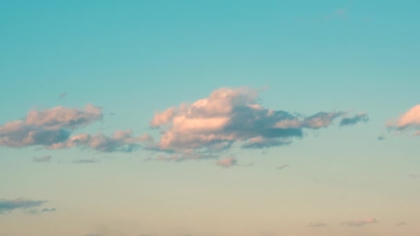 Temps Écoulé Avec Des Nuages Mouvement Rapide Sur Ciel Bleu — Video