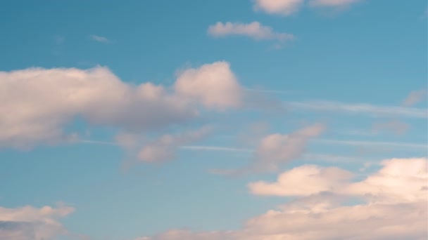 Czas Mija Szybko Poruszającymi Się Chmurami Błękitnym Niebie — Wideo stockowe