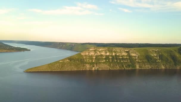 Flygfoto Över Breda Dnister Floden Och Avlägsna Steniga Kullar Bakota — Stockvideo