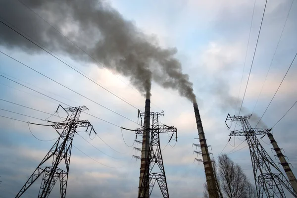 Líneas Eléctricas Alta Tensión Tuberías Centrales Eléctricas Carbón Con Humo —  Fotos de Stock