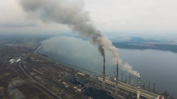 Vista Aérea Las Altas Tuberías Las Centrales Eléctricas Carbón Con — Vídeos de Stock