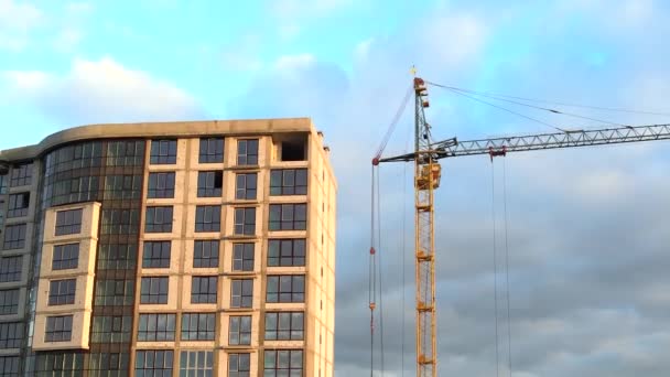 Nşaat Halindeki Yüksek Apartmanın Havadan Görüntüsü Gayrimenkul Geliştirme — Stok video