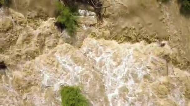 Widok Powietrza Szerokiej Brudnej Rzeki Błotnistą Wodą Okresie Powodzi Podczas — Wideo stockowe