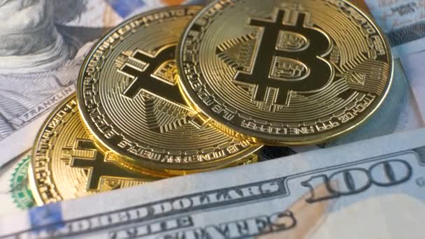 Gros Plan Métal Brillant Bitcoin Crypto Pièces Monnaie Sur Les — Video