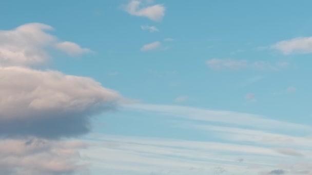 Čas Krátí Rychle Pohybující Mraky Modré Obloze — Stock video