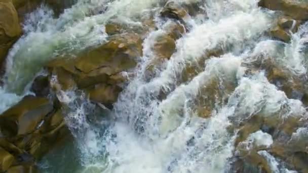 Luchtfoto Van Waterval Met Helder Turkoois Water Dat Valt Tussen — Stockvideo