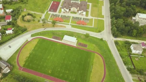 Vista Aérea Del Estadio Deportivo Con Pistas Rojas Campo Fútbol — Vídeos de Stock