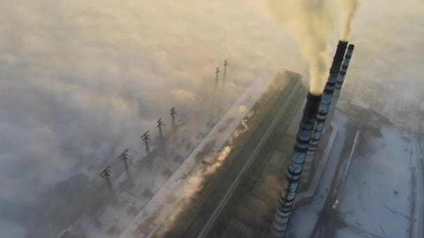 Vista Aérea Las Altas Tuberías Las Centrales Eléctricas Carbón Con — Vídeos de Stock