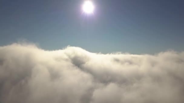 Vista Aérea Desde Arriba Nubes Blancas Hinchadas Día Soleado Brillante — Vídeos de Stock