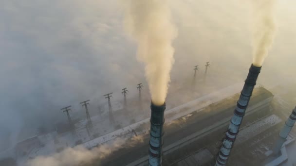 Vue Aérienne Centrale Charbon Hauts Tuyaux Avec Fumée Noire Déplaçant — Video