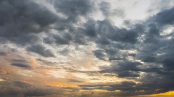 Zeitraffer Aufnahmen Von Sich Schnell Bewegenden Abendwolken Gelben Himmel Bei — Stockvideo