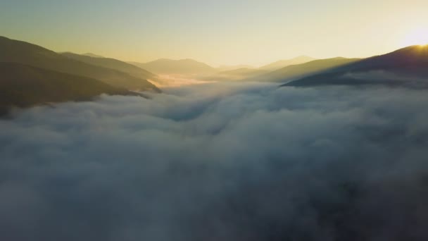 Vista Aérea Puesta Sol Vibrante Sobre Nubes Blancas Densas Niebla — Vídeos de Stock