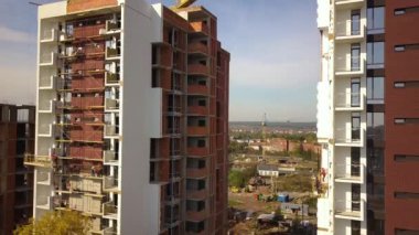 İnşaat halindeki yüksek apartmanların havadan görüntüsü. Gayrimenkul geliştirme.